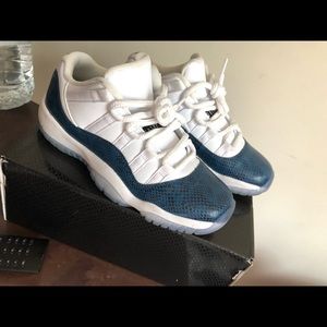 AIR JORDAN 11s